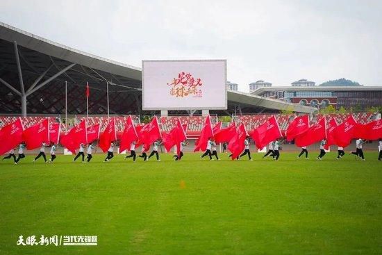 1-5惨败给法兰克福的比赛，充分暴露出拜仁防线不稳定，阿劳霍被图赫尔认为是一名“绝对的防线领袖”。